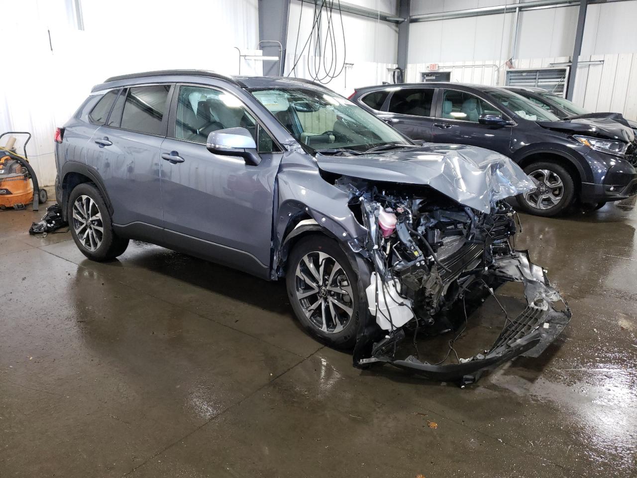 2022 TOYOTA COROLLA CROSS XLE VIN:7MUDAABG0NV038675