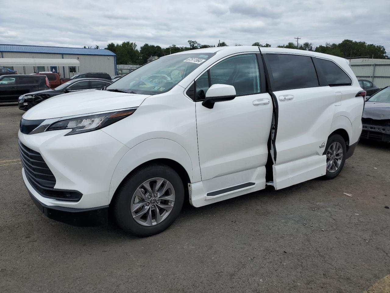 2022 TOYOTA SIENNA LE VIN:5TDKSKFC3NS060116