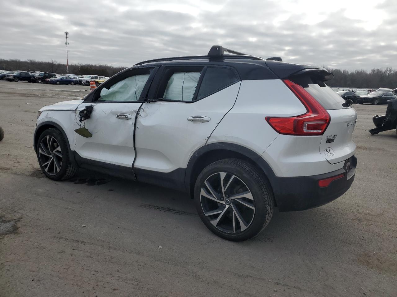 2022 VOLVO XC40 T5 R-DESIGN VIN:YV4162UM1N2695724