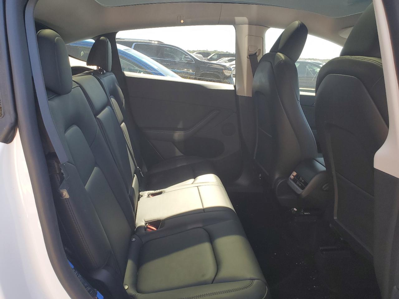 2024 TESLA MODEL Y  VIN:7SAYGDEE0RA268071