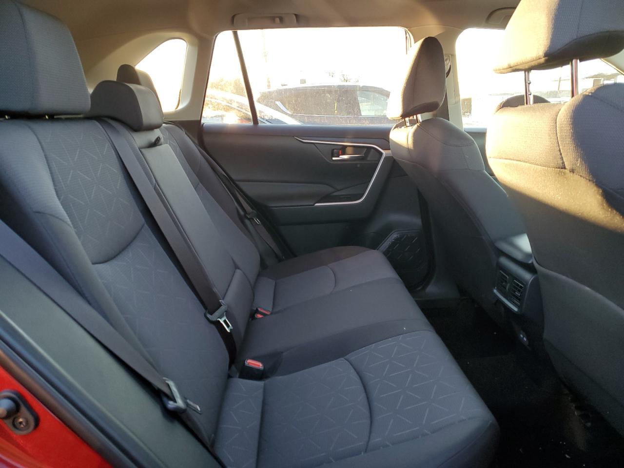 2024 TOYOTA RAV4 XLE VIN:JTMRWRFV1RD238717