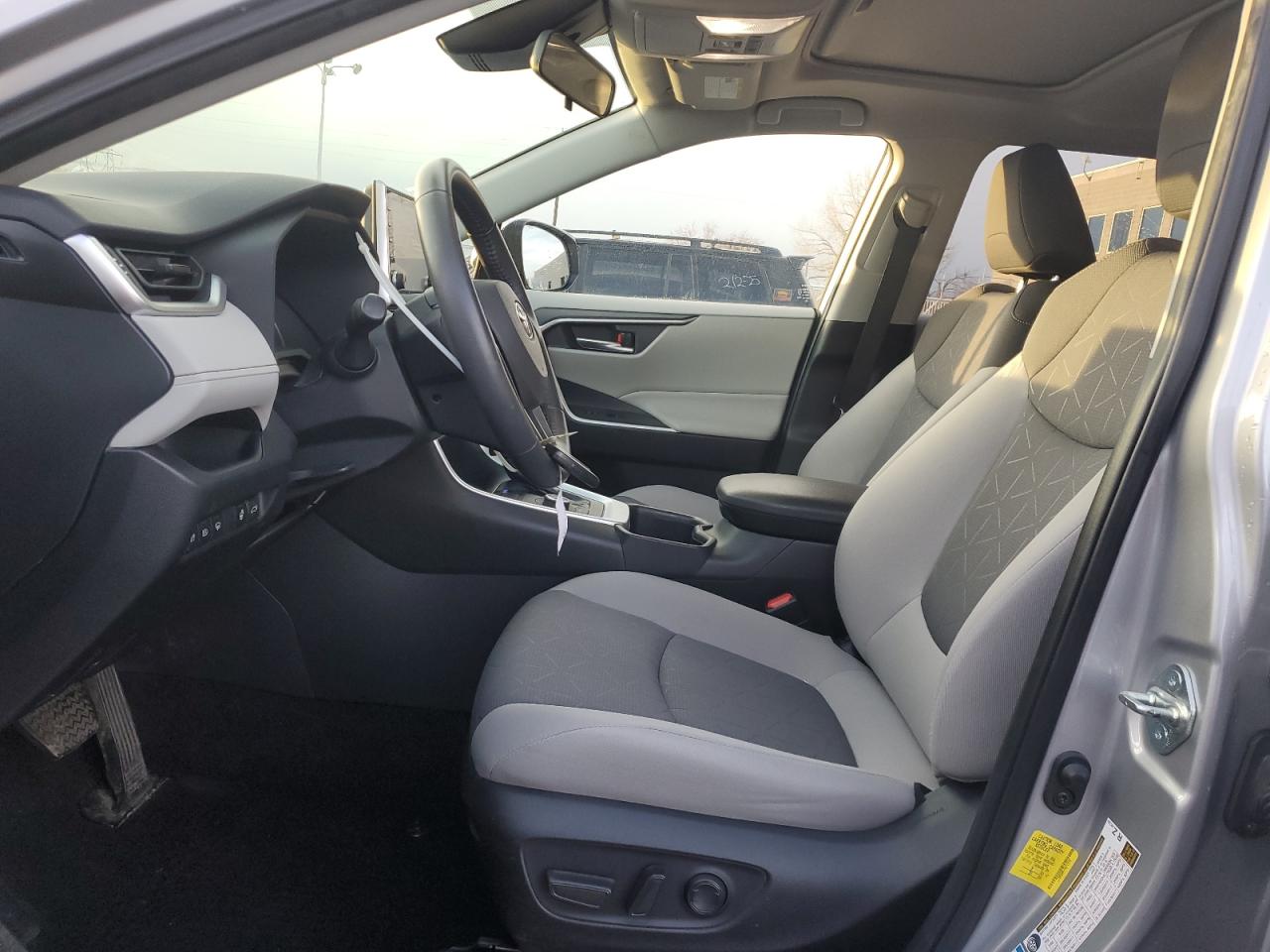 2022 TOYOTA RAV4 XLE VIN:JTMRWRFV1ND141219