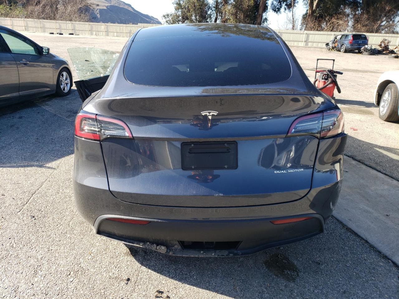 2023 TESLA MODEL Y  VIN:7SAYGAEE7PF865250