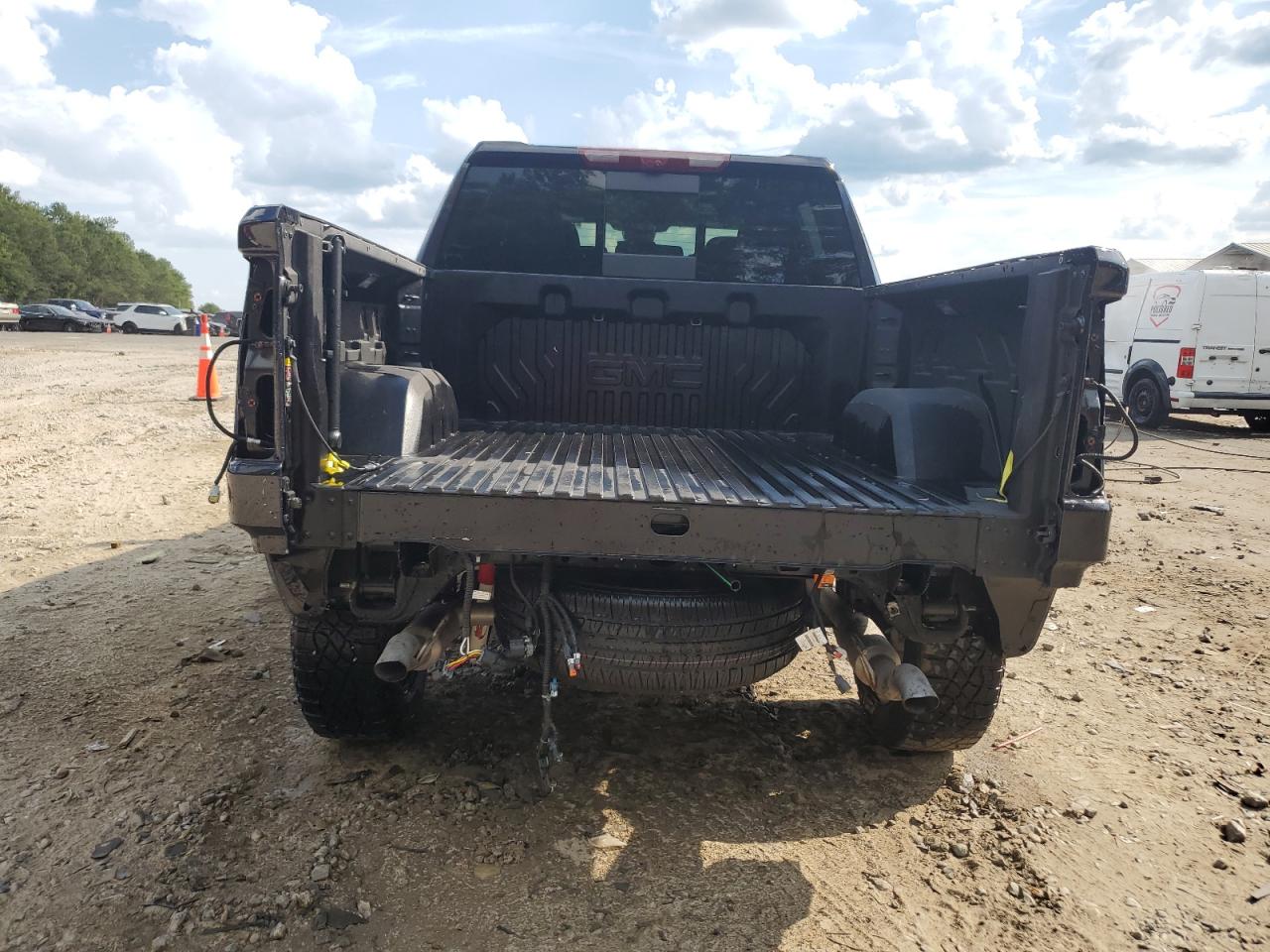 2023 GMC SIERRA K1500 AT4 VIN:1GTUUEEL4PZ207258