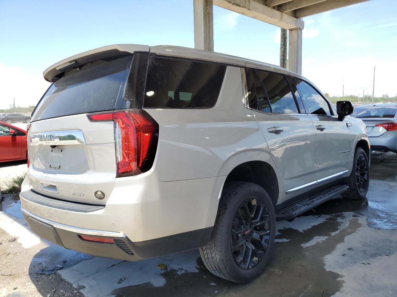 2022 GMC YUKON SLT VIN:1GKS1BKD7NR358348