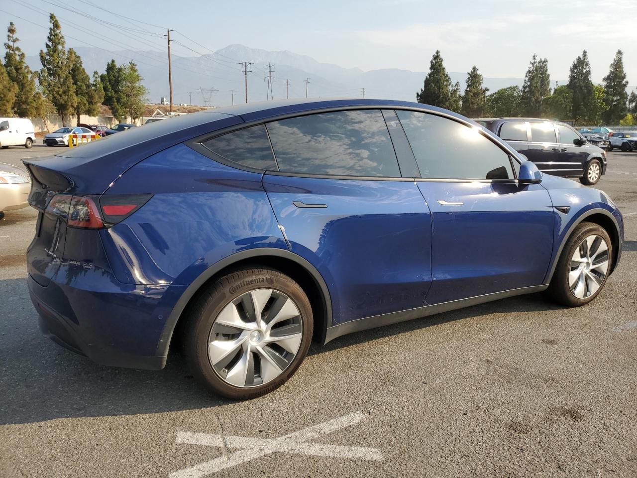 2022 TESLA MODEL Y  VIN:7SAYGDEEXNF376064