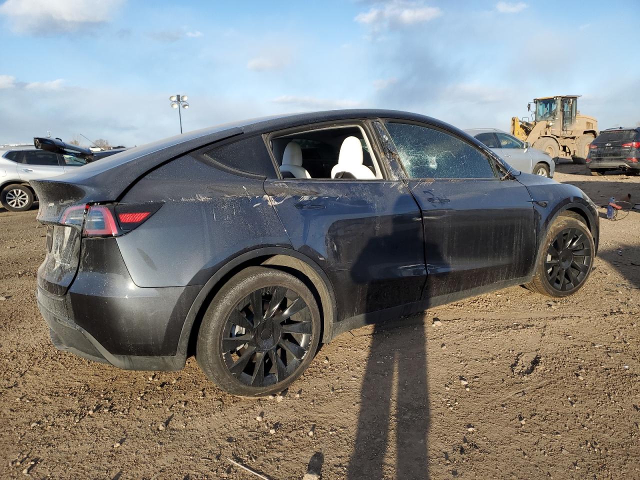 2024 TESLA MODEL Y  VIN:7SAYGDEEXRA234400