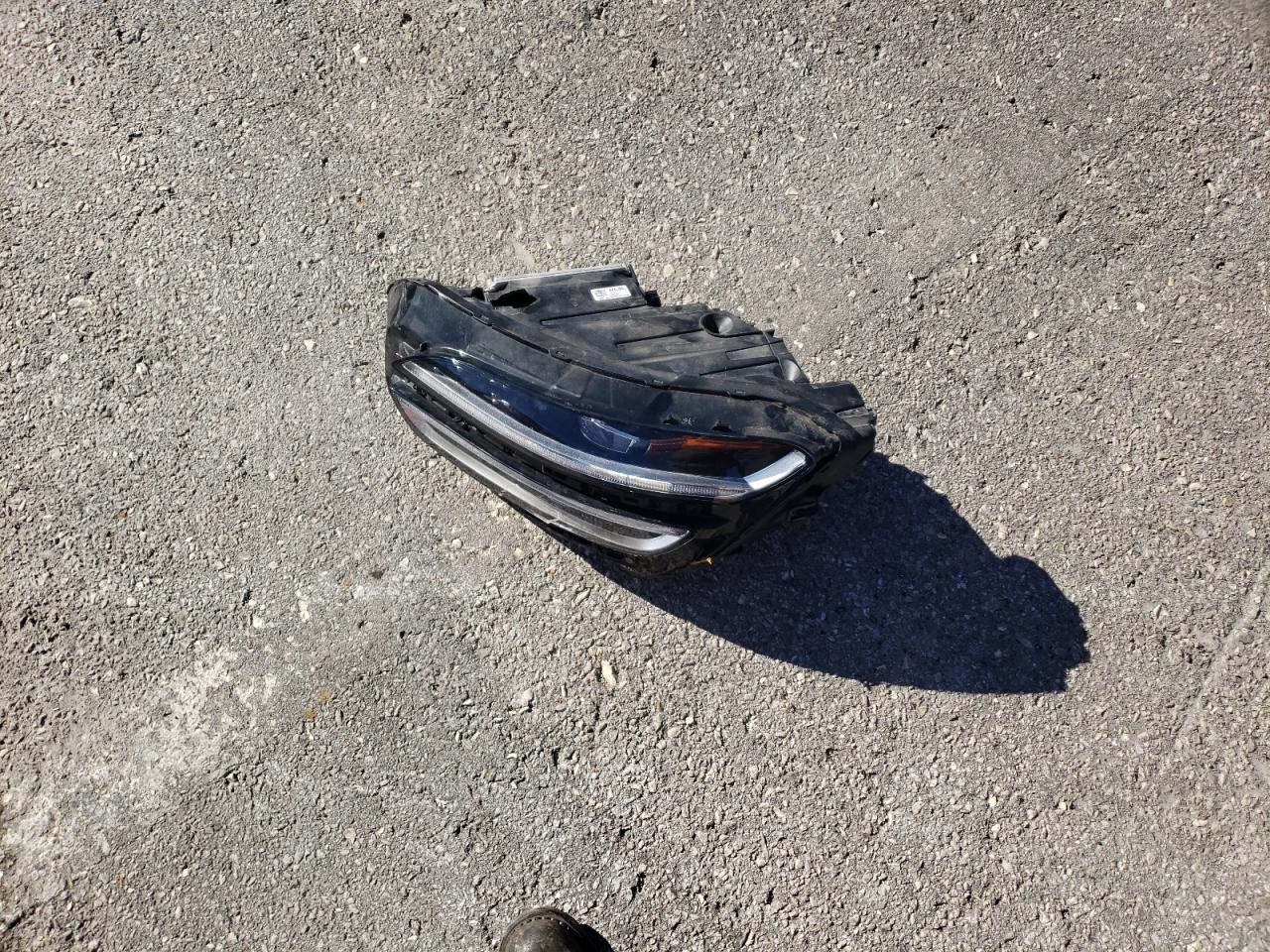 2022 GENESIS G70 BASE VIN:KMTG54TE1NU093868