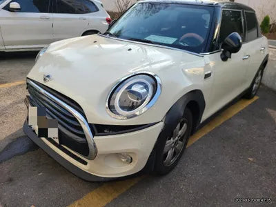 2018 MINI Cooper VIN: