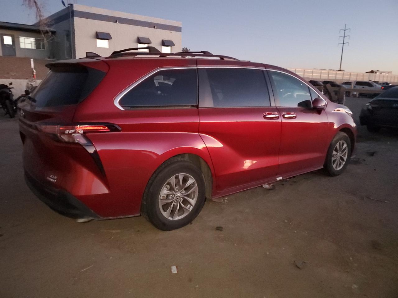 2022 TOYOTA SIENNA XLE VIN:5TDJRKEC2NS097991