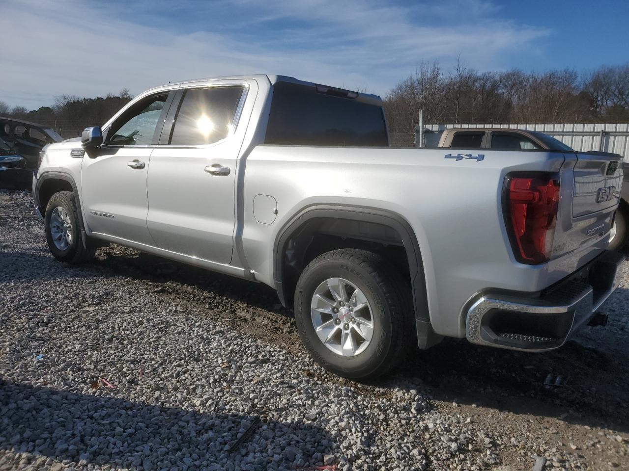 2022 GMC SIERRA K1500 SLE VIN:1GTUUBED7NZ557231