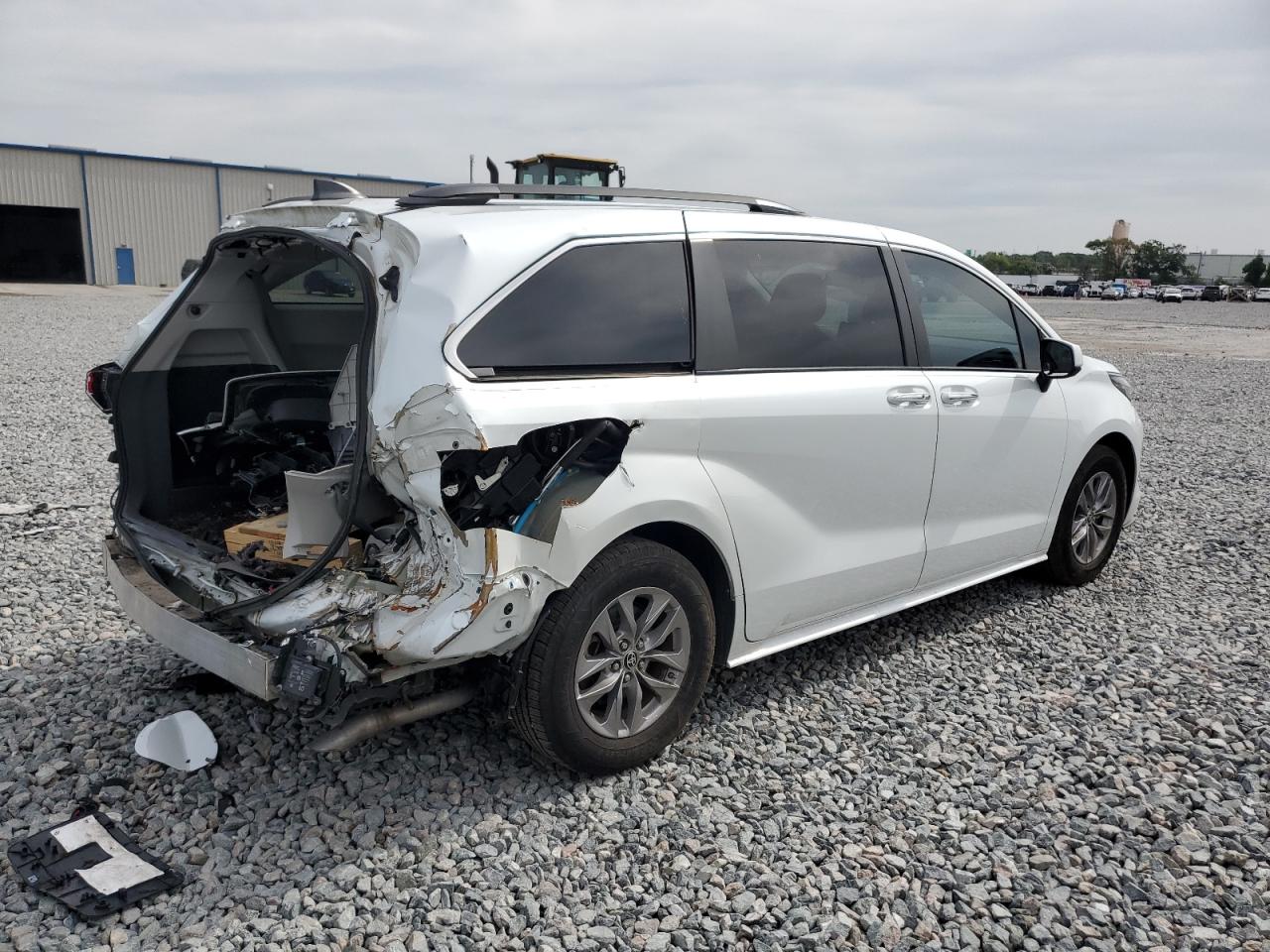 2022 TOYOTA SIENNA XLE VIN:5TDJRKEC9NS101700