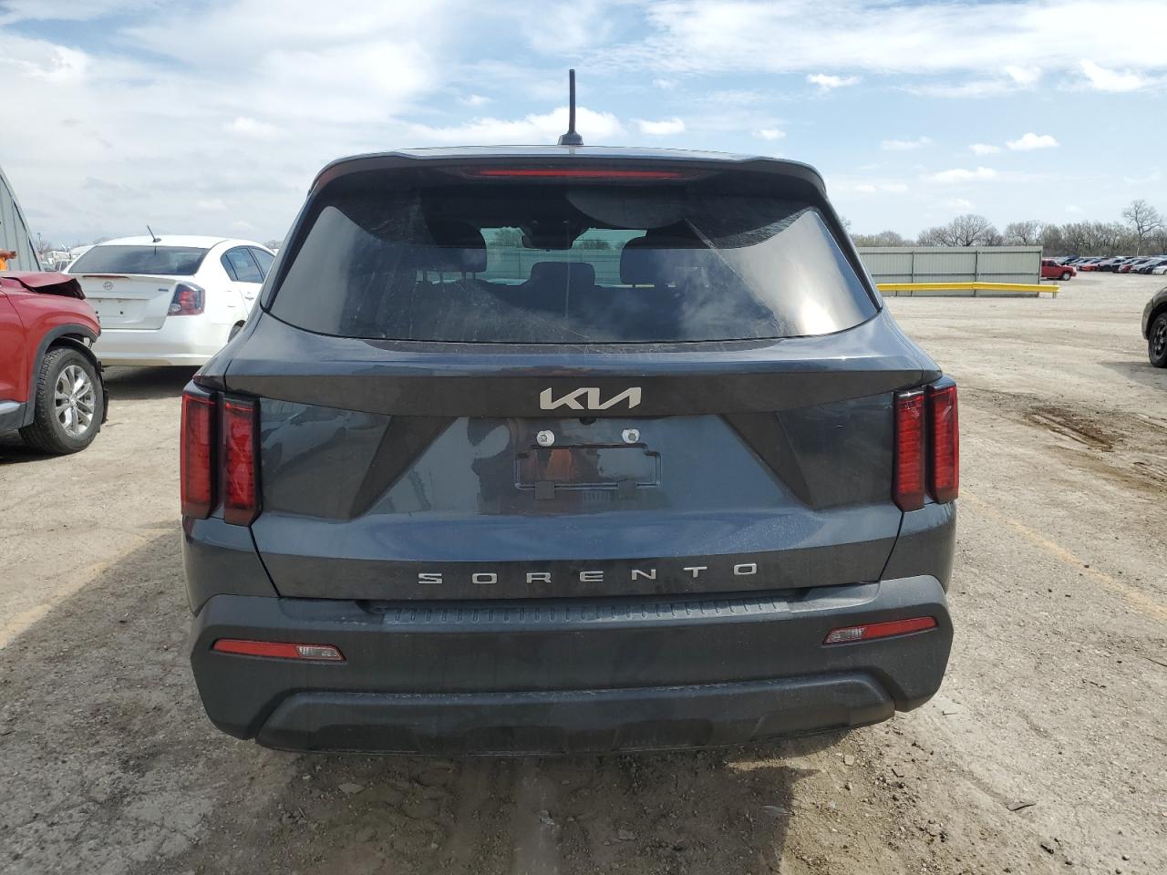 2022 KIA SORENTO LX VIN:5XYRG4LC4NG123933