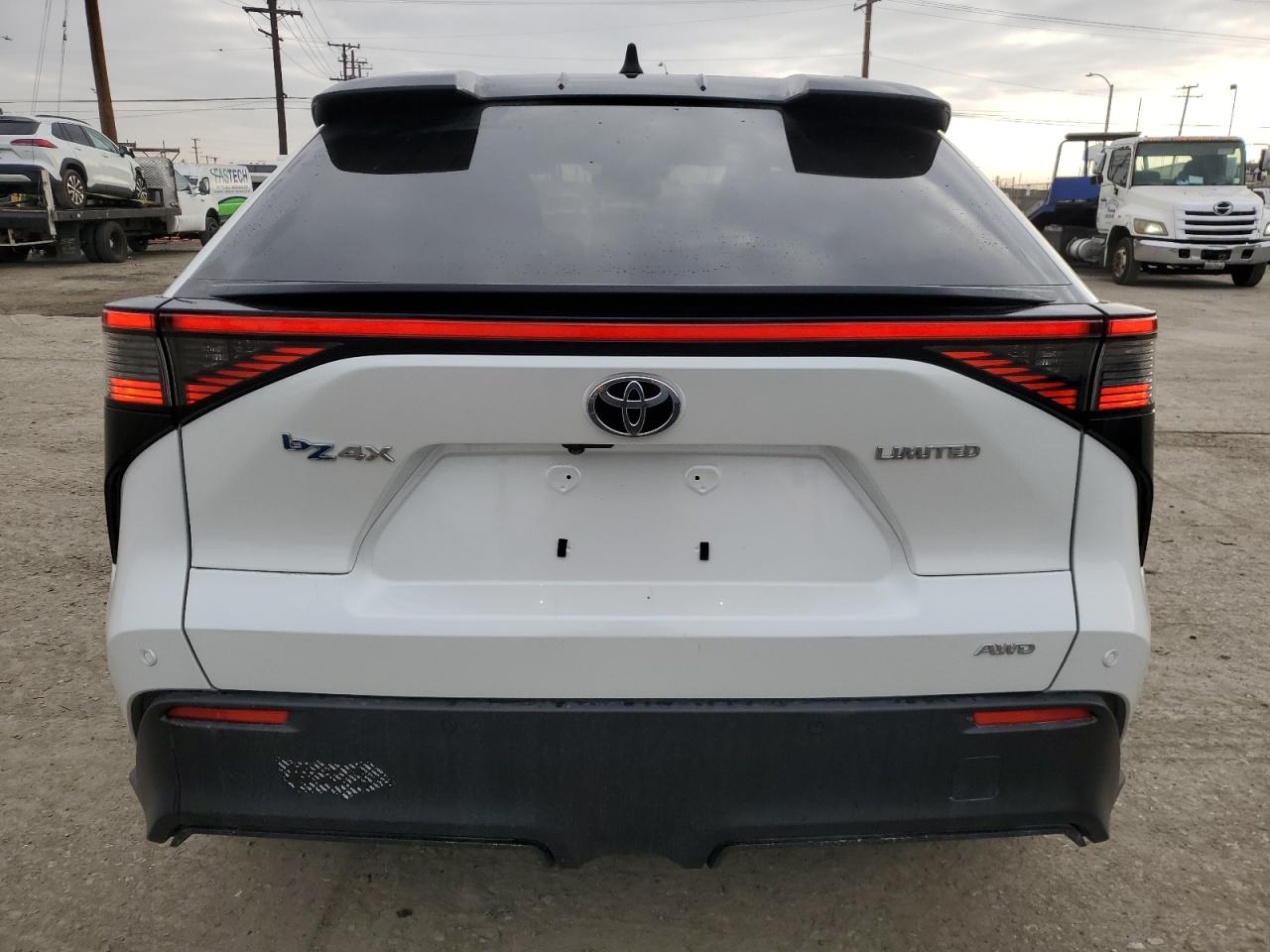 2023 TOYOTA BZ4X XLE VIN:JTMABACA0PA014400