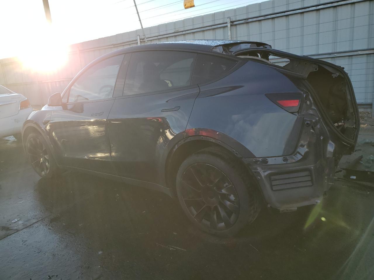 2022 TESLA MODEL Y  VIN:7SAYGDEE8NF370733