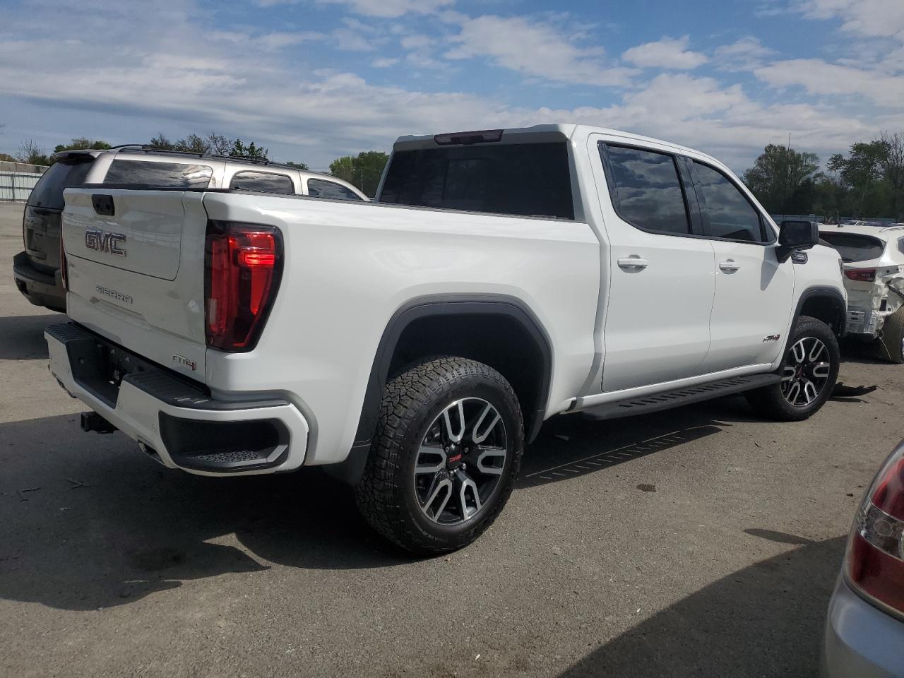 2022 GMC SIERRA K1500 AT4 VIN:1GTUUEET2NZ520323