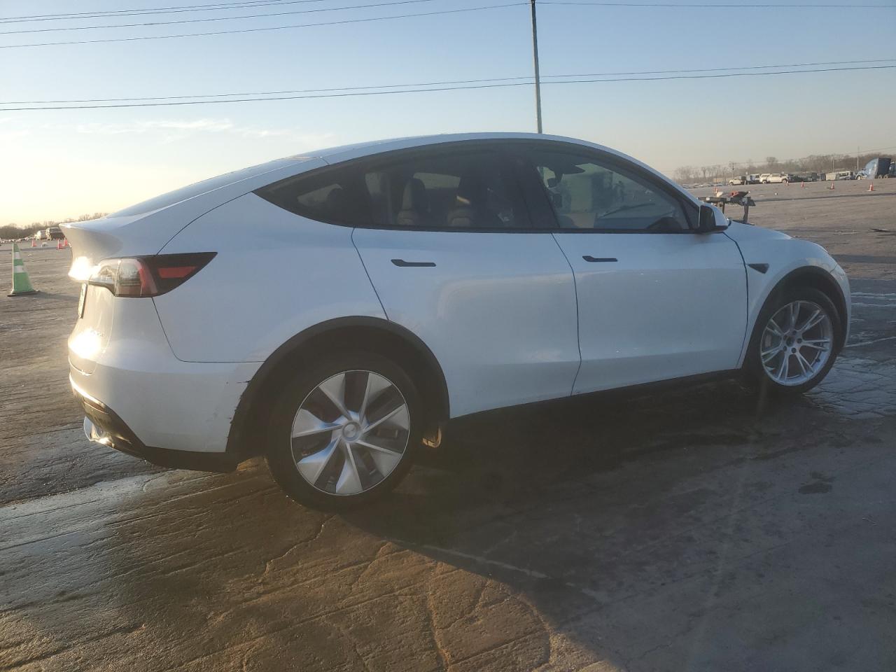 2023 TESLA MODEL Y  VIN:7SAYGDEE2PF784609