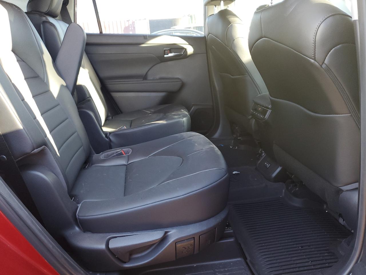 2022 TOYOTA HIGHLANDER XLE VIN:5TDGZRBH9NS193328