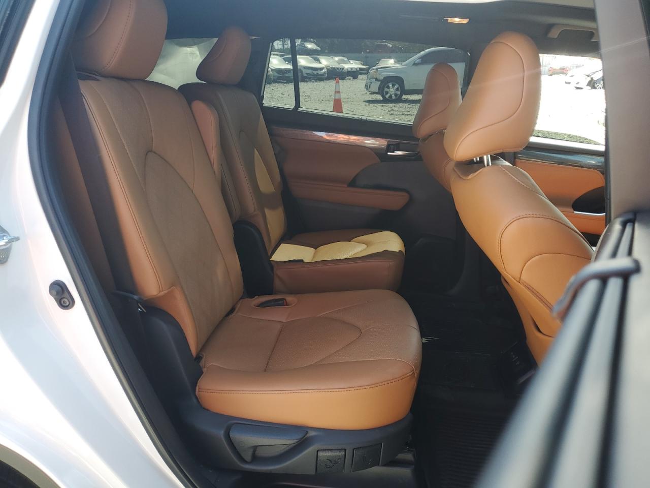 2024 TOYOTA HIGHLANDER LE VIN:5TDKDRAH1RS536956