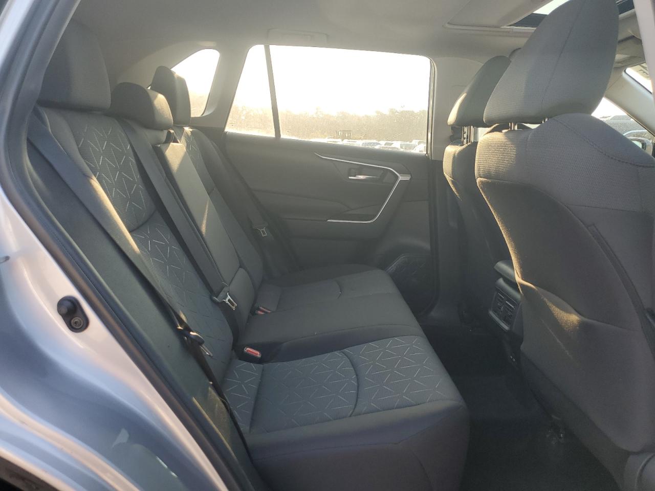 2022 TOYOTA RAV4 XLE VIN:2T3W1RFV3NW189728