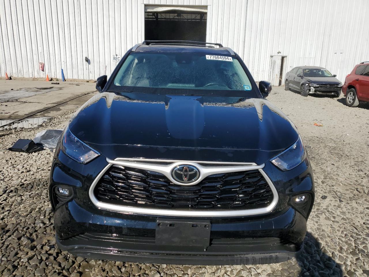 2022 TOYOTA HIGHLANDER XLE VIN:5TDGZRBH1NS579192