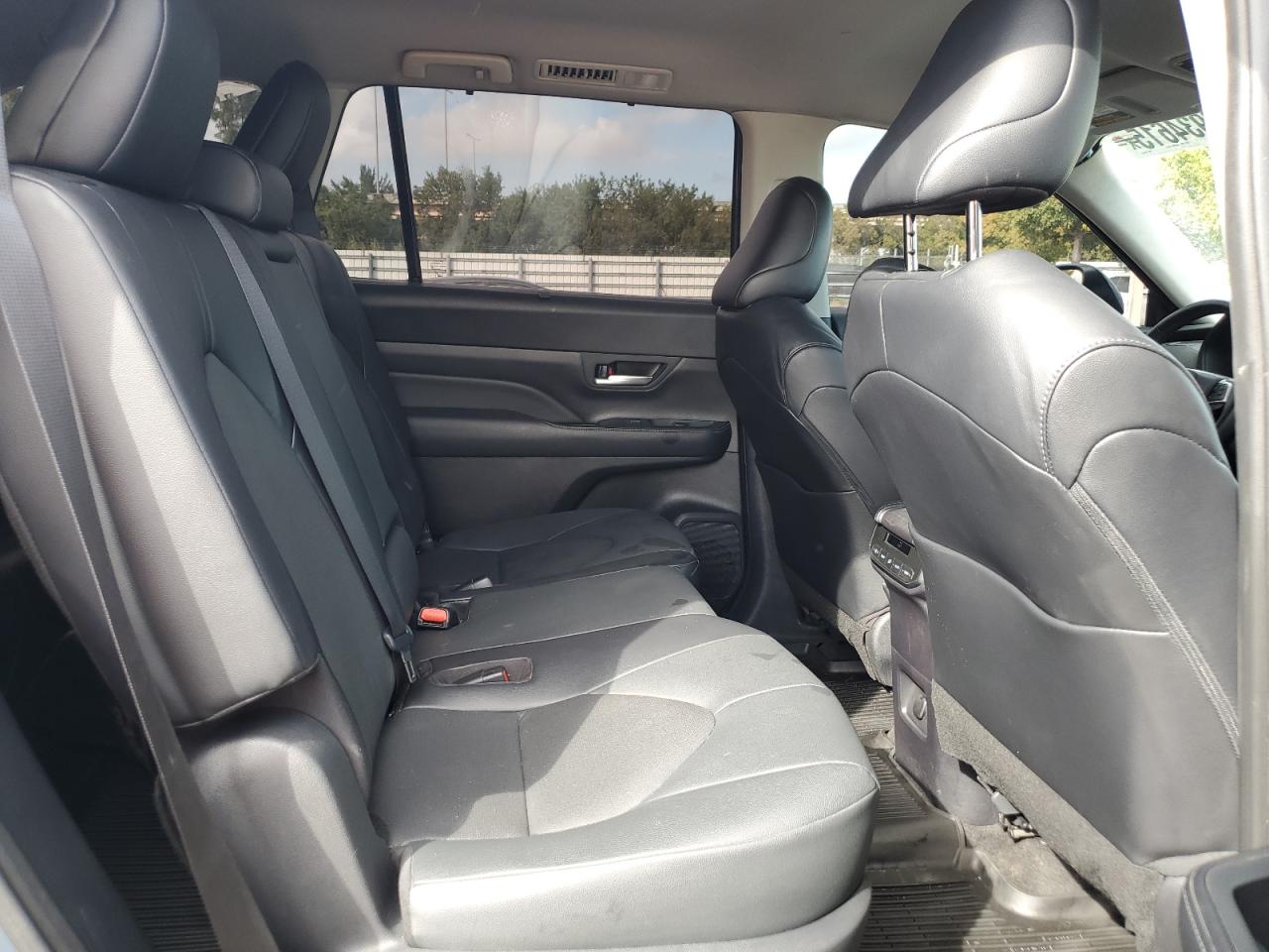 2024 TOYOTA GRAND HIGHLANDER XLE VIN:5TDAAAB53RS021483