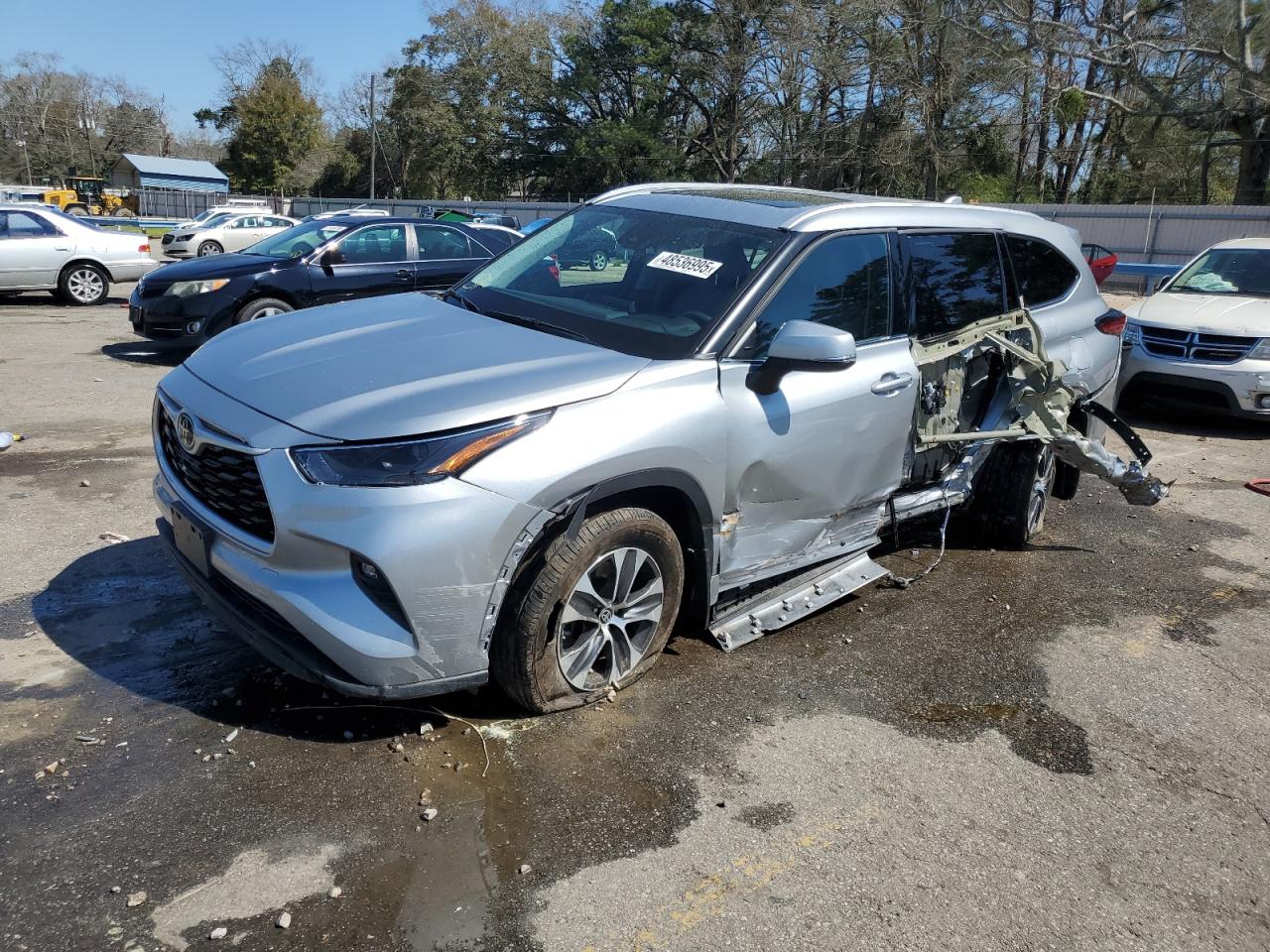 2022 TOYOTA HIGHLANDER XLE VIN:5TDGZRAH3NS131604