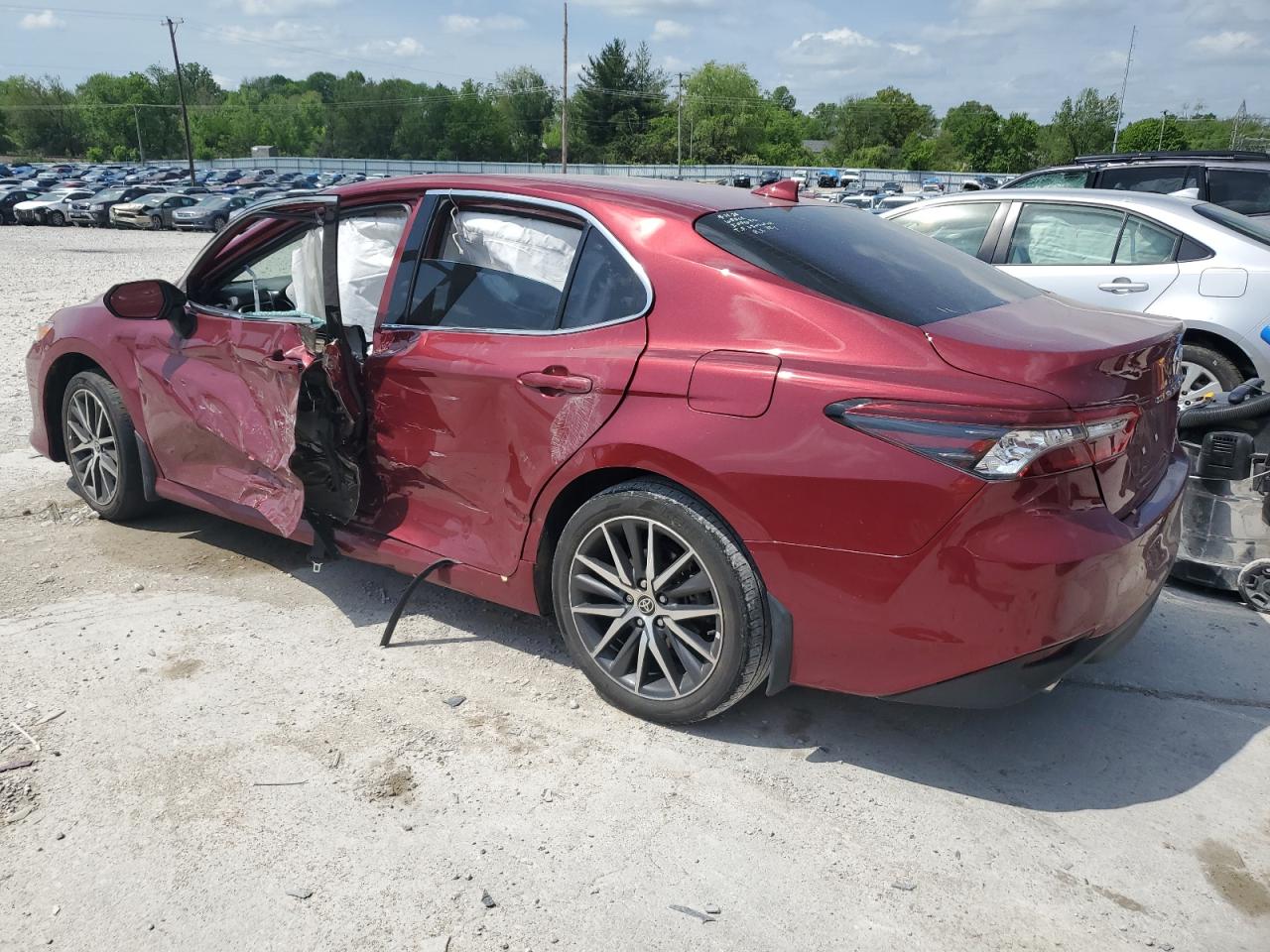 2022 TOYOTA CAMRY XLE VIN:4T1F31AK0NU570289