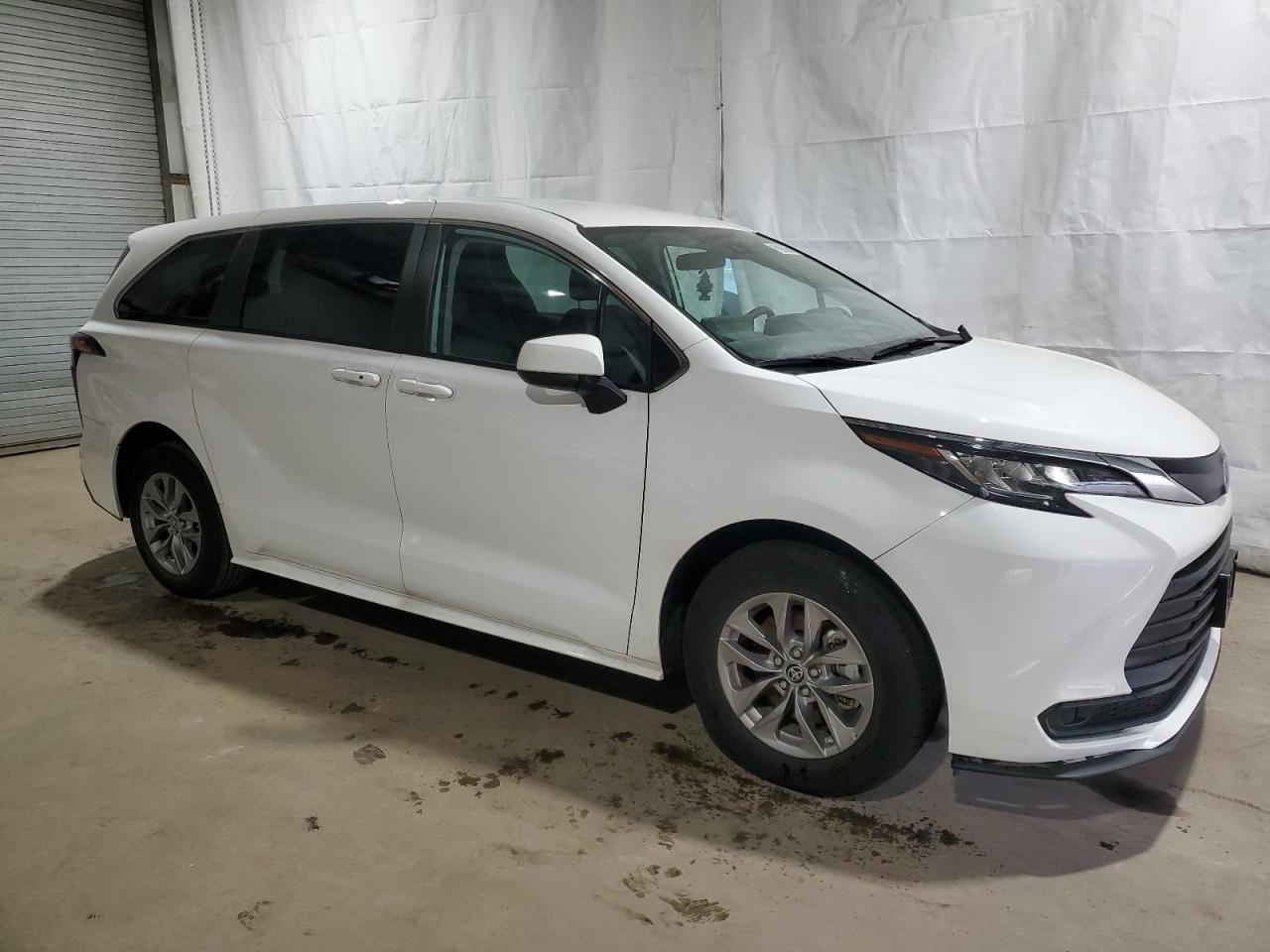 2022 TOYOTA SIENNA LE VIN:5TDKRKEC8NS121456