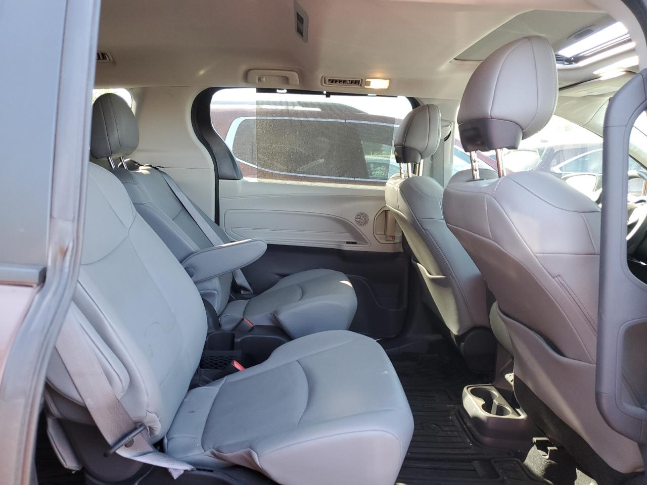 2022 TOYOTA SIENNA XLE VIN:5TDJSKFC3NS060127