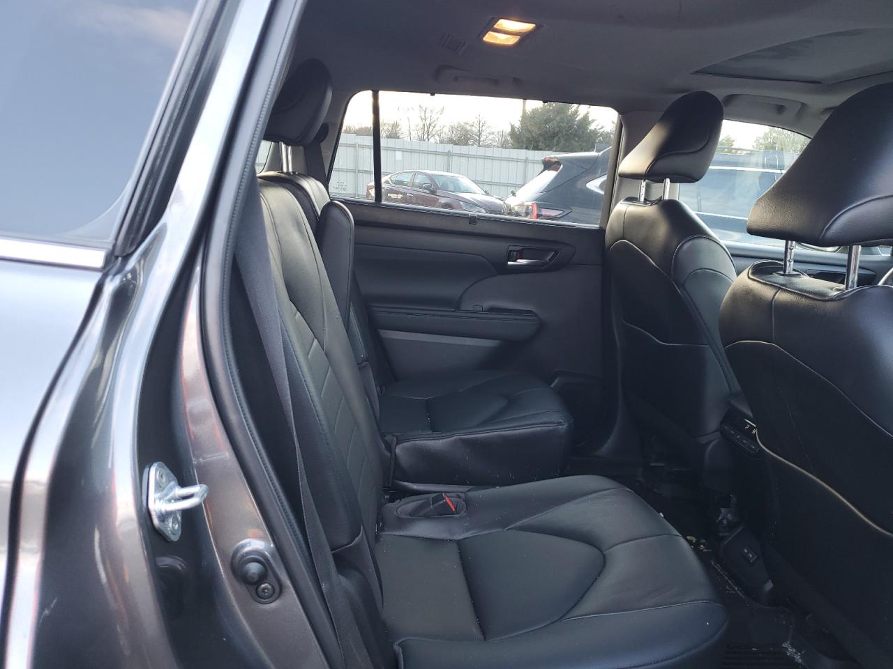 2022 TOYOTA HIGHLANDER XLE VIN:5TDGZRBH9NS588657