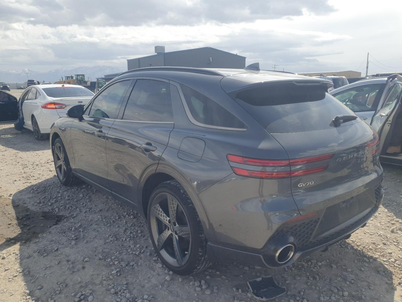 2023 GENESIS GV70 BASE VIN:KMUMADTB9PU100827