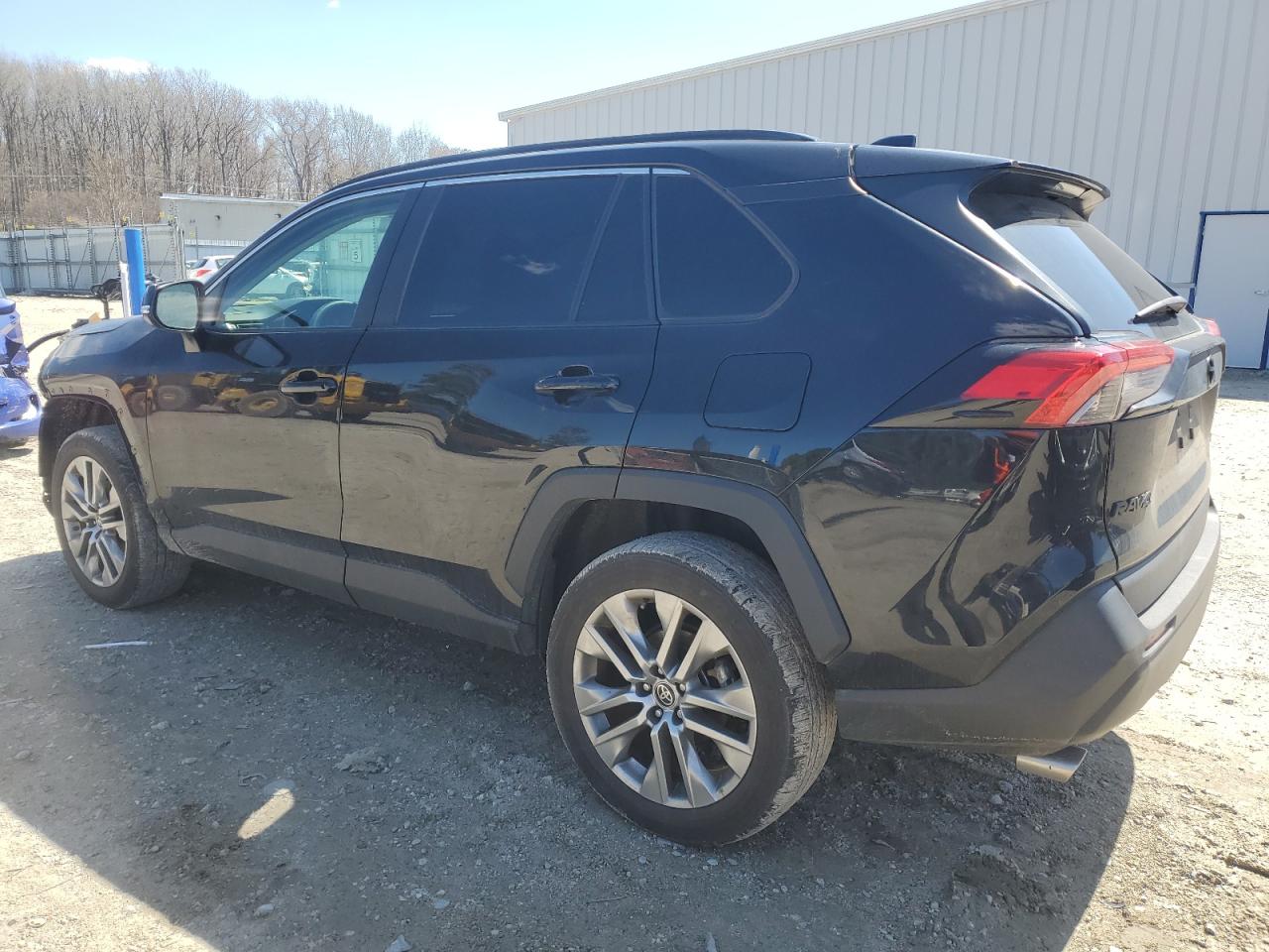 2022 TOYOTA RAV4 XLE PREMIUM VIN:2T3C1RFV7NC198419