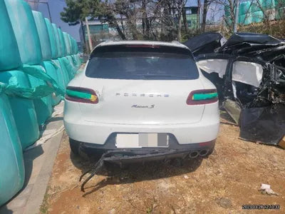 2016 Porsche Macan VIN: