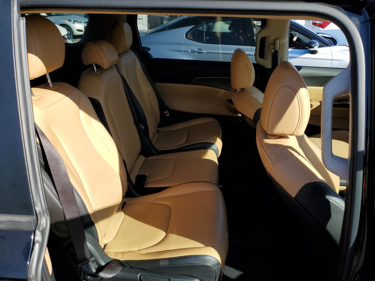 2022 KIA CARNIVAL LX VIN:KNDNB4H38N6104018