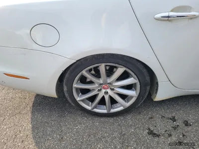 2016 Jaguar XJ SAJAA229XGNV99979 VIN:SAJAA229XGNV99979