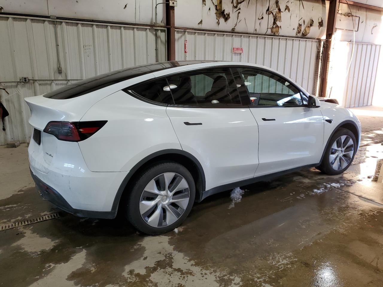 2024 TESLA MODEL Y  VIN:7SAYGDEE3RA232469