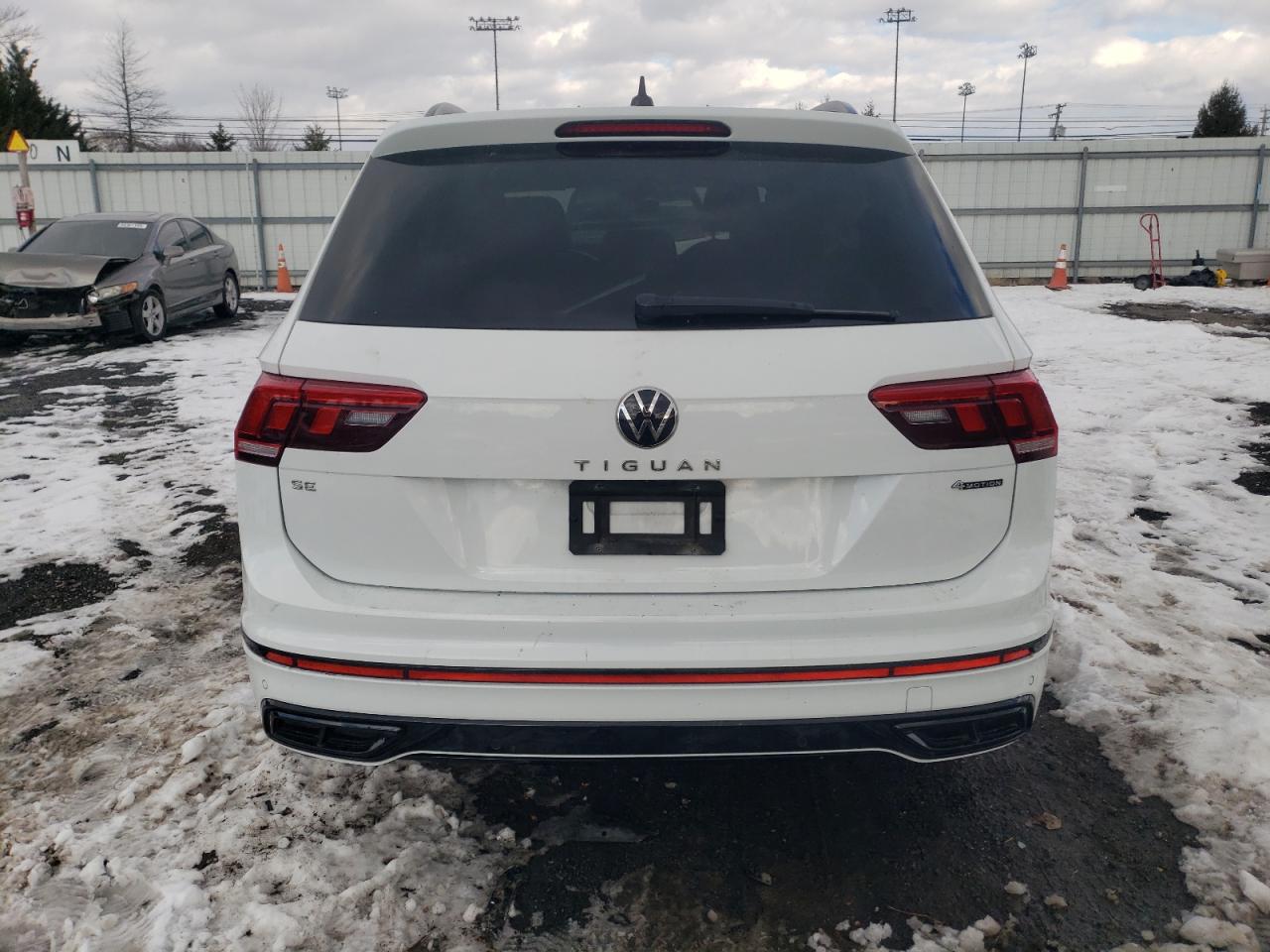 2022 VOLKSWAGEN TIGUAN SE R-LINE BLACK VIN:3VV8B7AX7NM025503