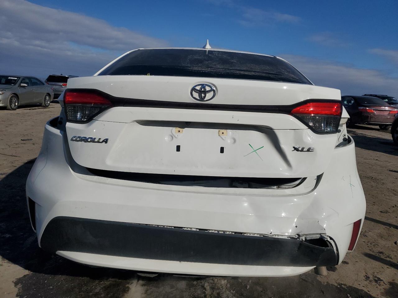 2022 TOYOTA COROLLA XLE VIN:5YFFPMAE9NP305579