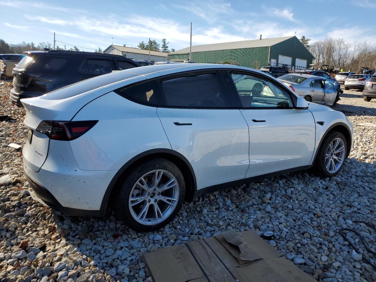 2024 TESLA MODEL Y  VIN:7SAYGAEE9RF077458