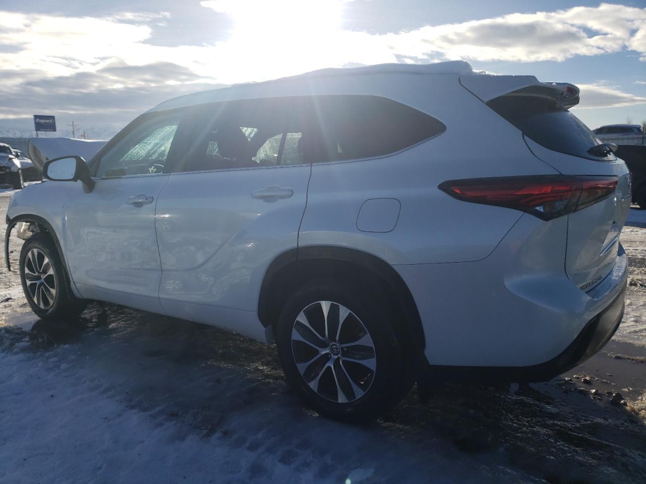 2022 TOYOTA HIGHLANDER XLE VIN:5TDGZRBH2NS227349