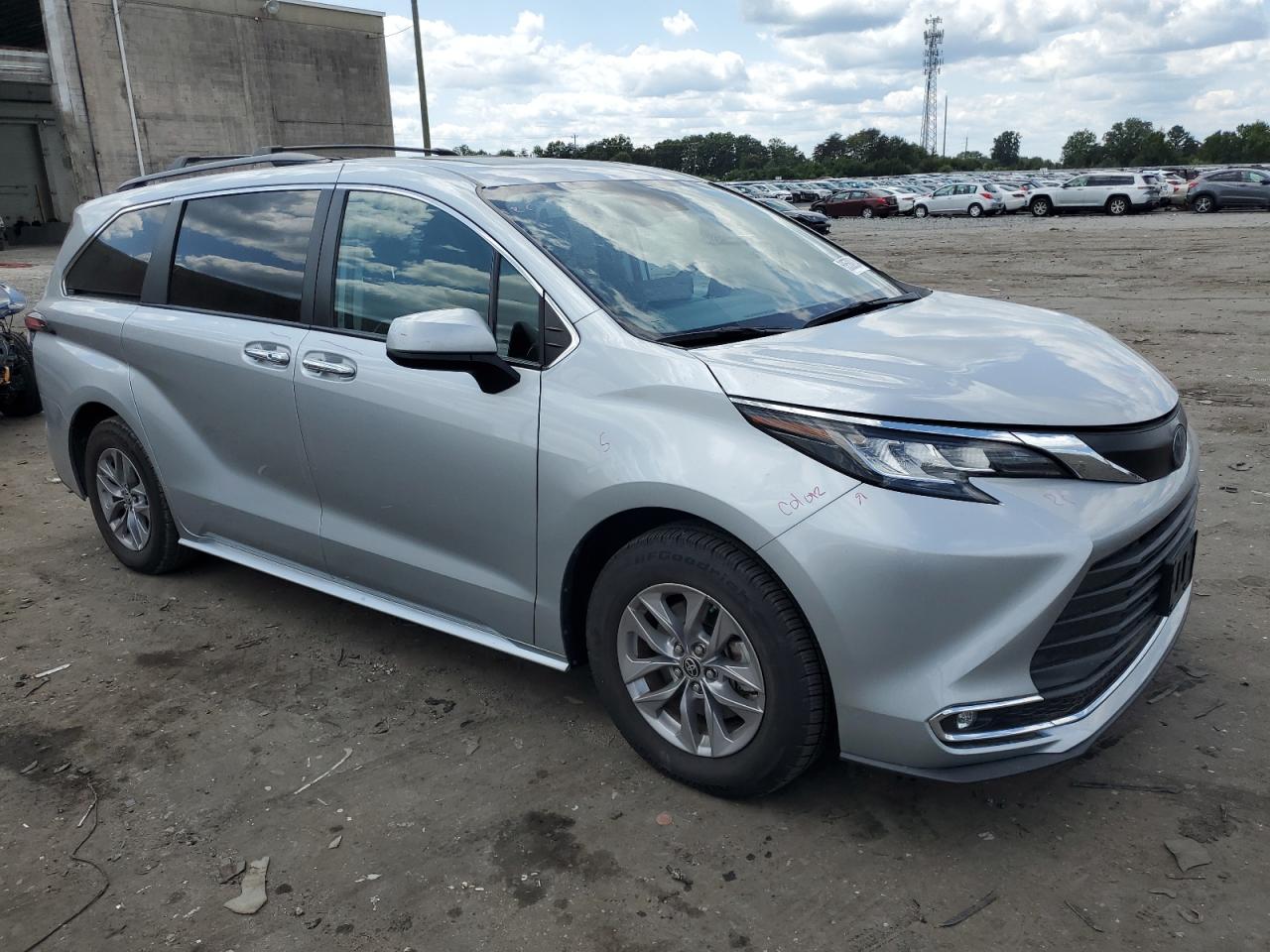 2022 TOYOTA SIENNA XLE VIN:5TDJRKEC6NS091952