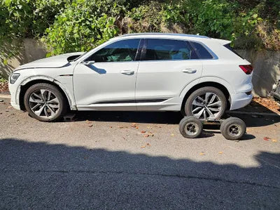 2020 Audi e-tron VIN: