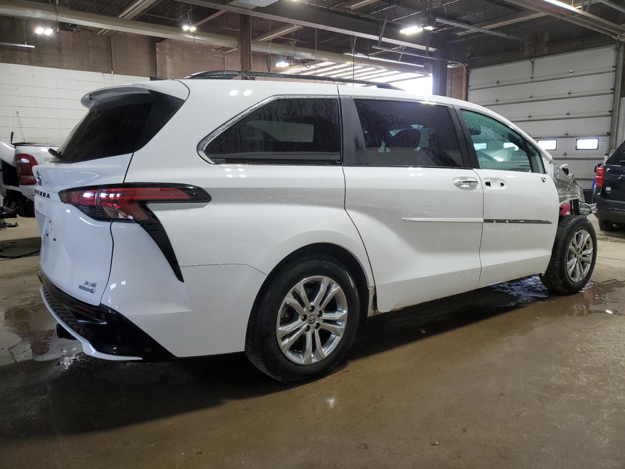 2022 TOYOTA SIENNA XSE VIN:5TDDSKFC9NS052627