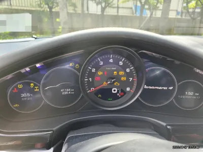 2018 Porsche Panamera VIN: