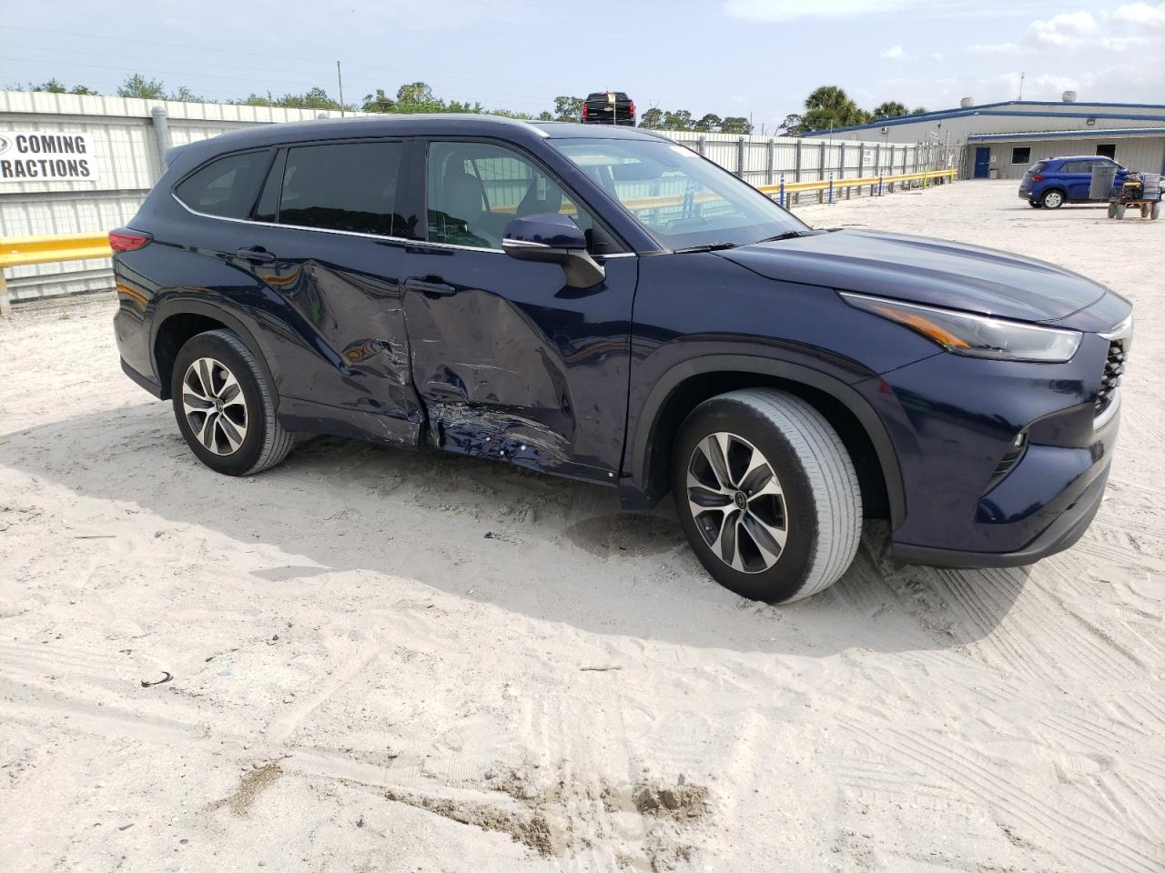 2022 TOYOTA HIGHLANDER XLE VIN:5TDGZRAHXNS094258