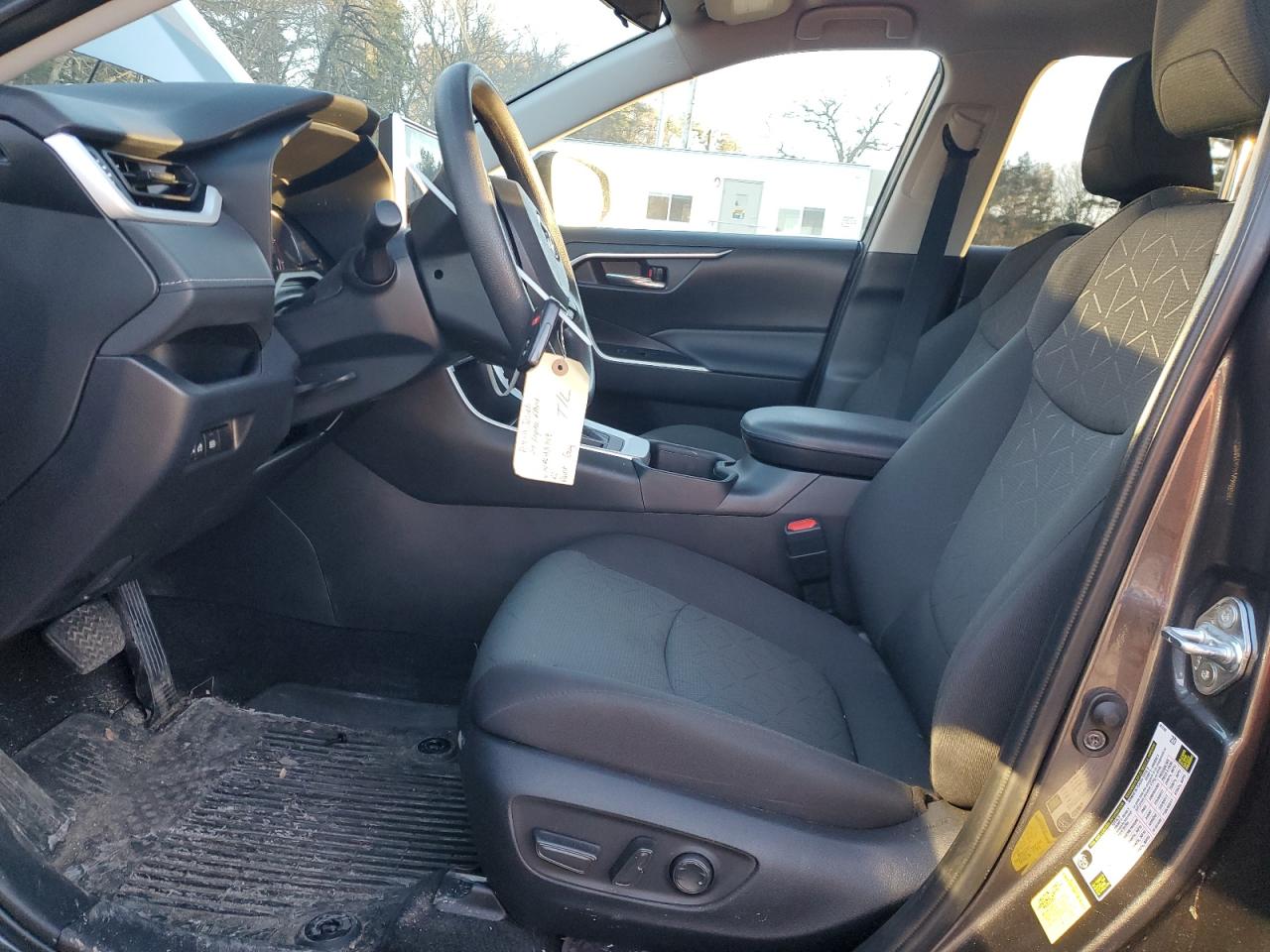 2024 TOYOTA RAV4 XLE VIN:2T3P1RFV4RC437108