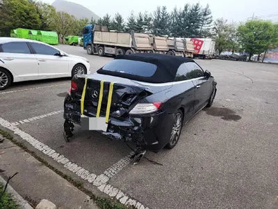 2017 Mercedes-Benz C 200 937KMWDDWK4CB4HF4 VIN:937KMWDDWK4CB4HF4