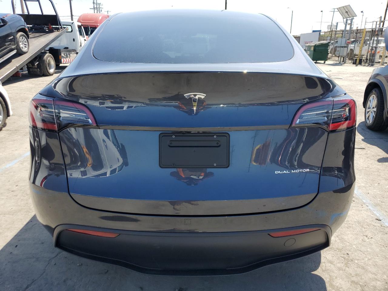 2024 TESLA MODEL Y  VIN:7SAYGDEE8RA232130