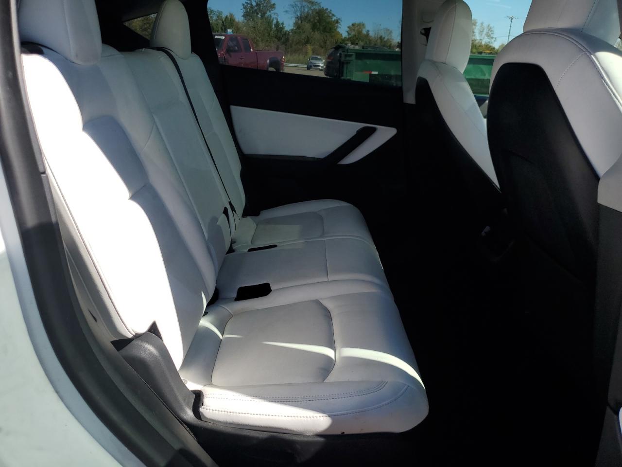 2022 TESLA MODEL Y  VIN:7SAYGAEE9NF396109